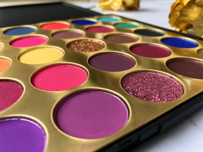 Glitter Eye Makeup Eyeshadow 35 Colors Powder Form OEM Cosmetics Makeup Sets